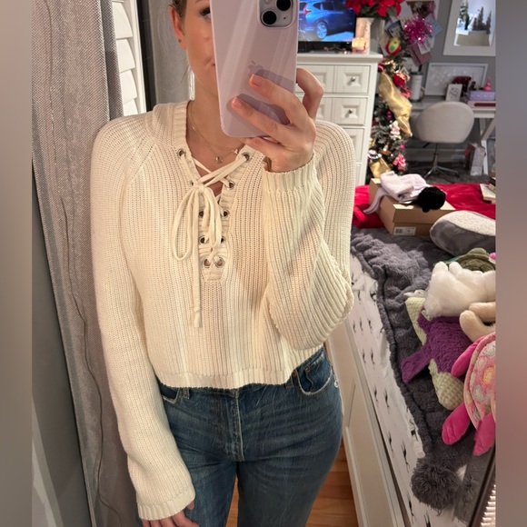 Adorable Forever 21 sweater 🤍 - Picture 2 of 6